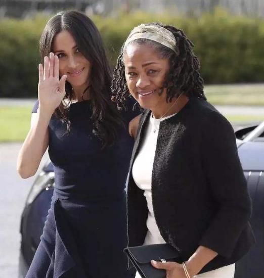 西班牙网红夫妇瓜在那吃,揭秘西班牙网红夫妇的美食之旅  第3张